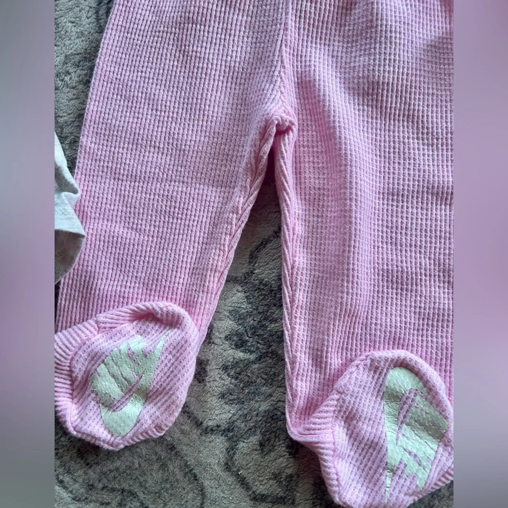 Newborn & 0- 3 month bay girls bundle - Picture 2 of 7